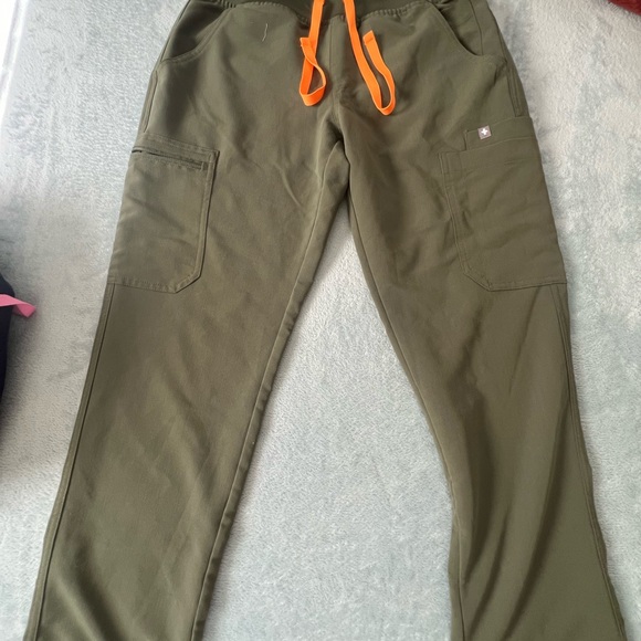 Bottom Figs - Picture 3 of 3